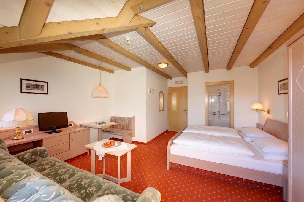 Hotel Dolomitenblick Collalbo Room photo